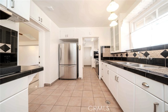Drew Fenton | 433 S Bundy Drive Los Angeles CA | MLS: 7457083