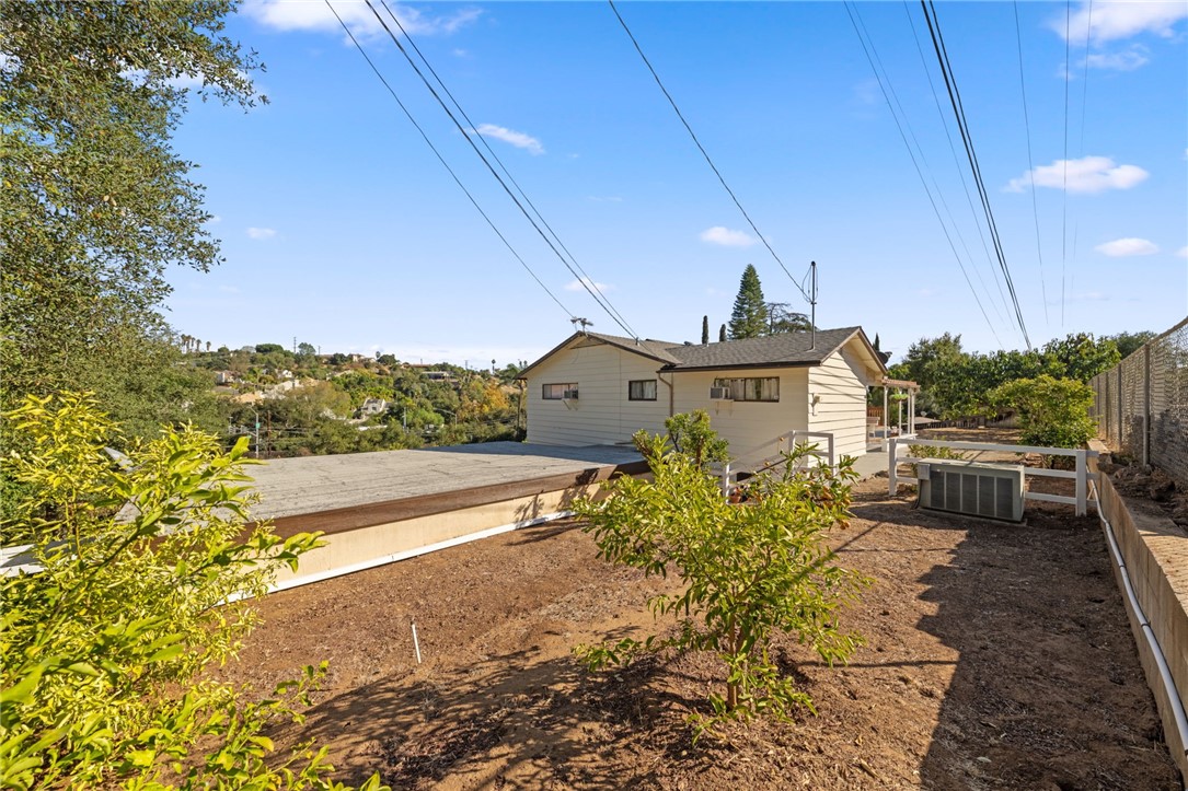 Detail Gallery Image 52 of 58 For 2401 Sunset Dr, Escondido,  CA 92025 - 4 Beds | 2 Baths