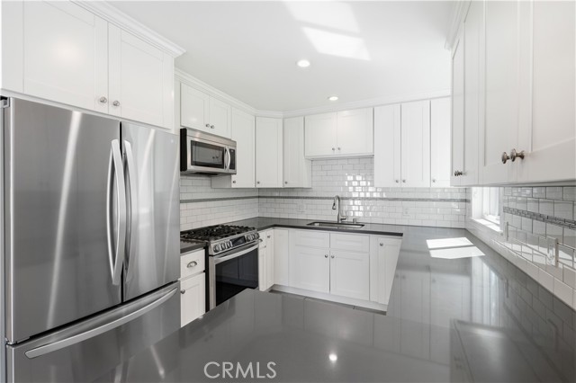 Detail Gallery Image 11 of 38 For 130 Cordova Walk, Long Beach,  CA 90803 - 2 Beds | 2/1 Baths