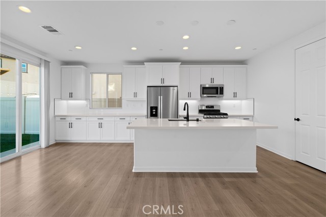 Detail Gallery Image 6 of 44 For 23798 Solaris Ct, Corona,  CA 92883 - 4 Beds | 3 Baths