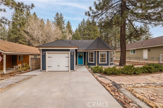 Detail Gallery Image 4 of 38 For 449 Mountainaire Ln, Big Bear Lake,  CA 92315 - 2 Beds | 2 Baths