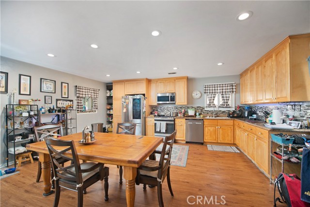 Detail Gallery Image 4 of 23 For 10521 Blucher, Granada Hills,  CA 91344 - 3 Beds | 2 Baths