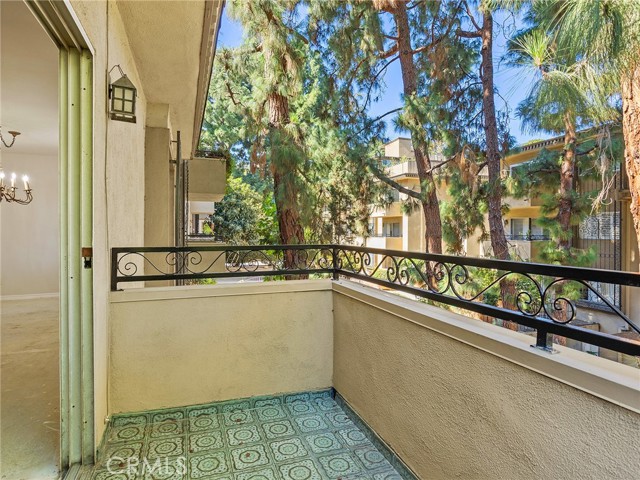 6724 Hillpark Drive, 302 photo 23