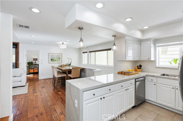 Detail Gallery Image 9 of 31 For 510 Marguerite Ave #B,  Corona Del Mar,  CA 92625 - 3 Beds | 2/1 Baths