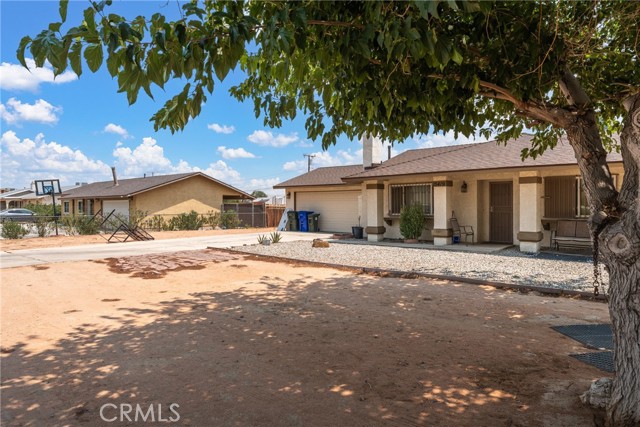 15419 Wichita Road, Apple Valley CA: https://media.crmls.org/medias/31eeae92-8a2b-4185-aa36-4b57664b6bfb.jpg