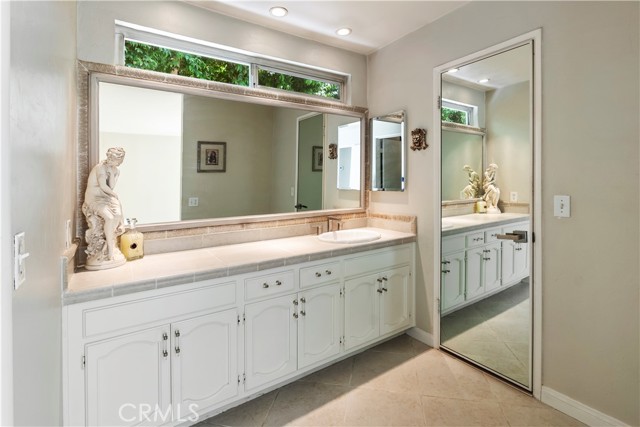 6065 Saint Augustine Drive, Riverside CA: https://media.crmls.org/medias/31eefa3c-1681-4137-8359-7b12d82cd22d.jpg