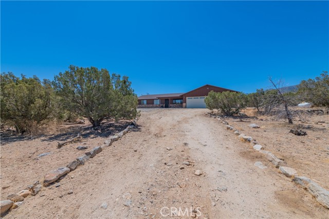 1181 Barkley Ranch Road, Pinon Hills CA: https://media.crmls.org/medias/31ef9ee7-584a-4168-becb-b4d04d23d898.jpg