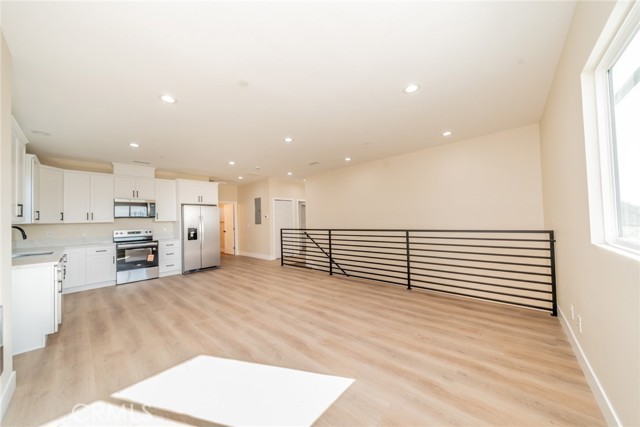 Detail Gallery Image 8 of 44 For 11186 Vernon Ave a,  Chino,  CA 91710 - 5 Beds | 3 Baths