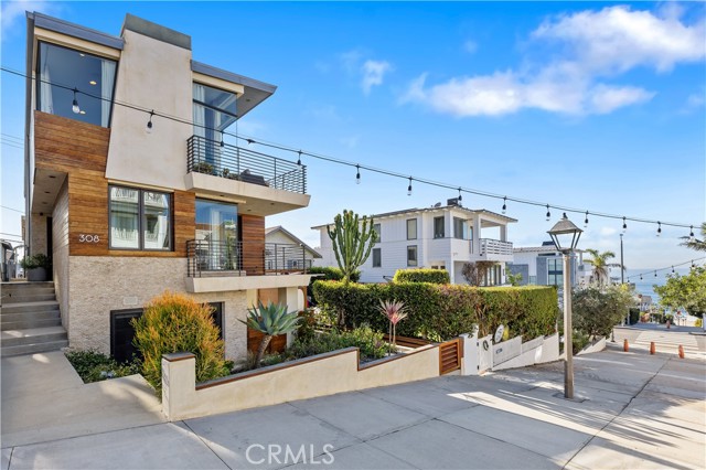 Detail Gallery Image 1 of 67 For 308 17th St, Manhattan Beach,  CA 90266 - 4 Beds | 3/1 Baths