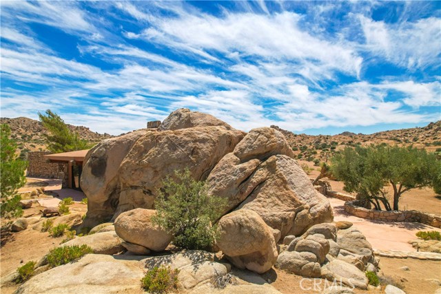Detail Gallery Image 24 of 75 For 55290 Flying Tigers Rd, Pioneertown,  CA 92268 - 4 Beds | 3 Baths