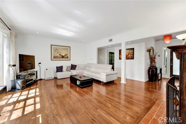 3398 Floyd, Los Angeles CA: https://media.crmls.org/medias/31f0a425-60fa-4264-a3af-aadee4c660ae.jpg