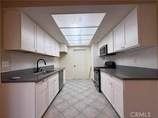 Detail Gallery Image 4 of 23 For 21011 Teton, Apple Valley,  CA 92308 - 3 Beds | 2 Baths