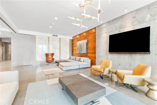 1111 S Grand Avenue, Los Angeles CA: https://media.crmls.org/medias/31f11375-4f87-45b8-b3bd-8e96124af78d.jpg