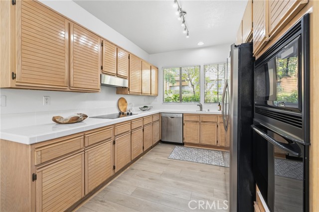 Detail Gallery Image 5 of 27 For 909 Muirfield, Newport Beach,  CA 92660 - 2 Beds | 2/1 Baths