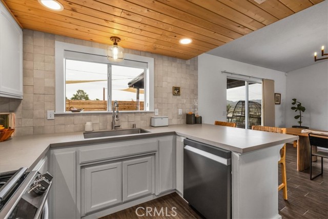 Detail Gallery Image 12 of 48 For 6463 Murrieta Ave, Yucca Valley,  CA 92284 - 3 Beds | 2 Baths