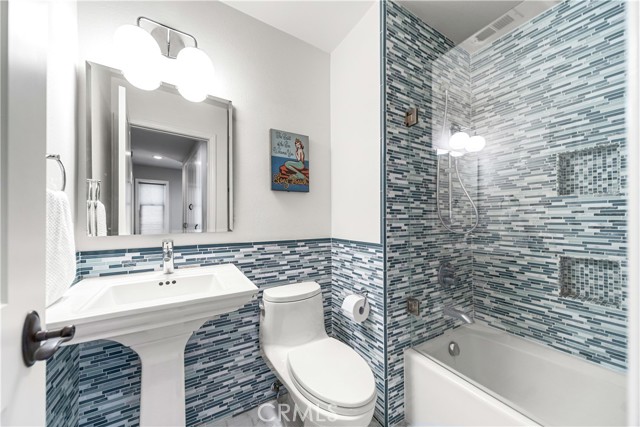 Detail Gallery Image 27 of 38 For 36 Pomona Ave, Long Beach,  CA 90803 - 3 Beds | 3 Baths