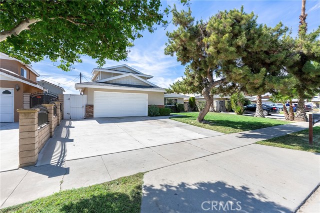 Image 2 of 27 For 6485 Clovis  