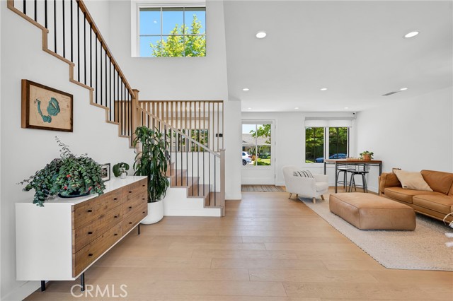 23241 Aetna Street, Woodland Hills CA: https://media.crmls.org/medias/31f30acf-d85f-449d-a0b2-5d350ce64c39.jpg