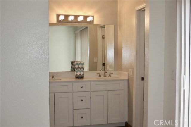 Detail Gallery Image 10 of 22 For 17041 a Ln #B,  Huntington Beach,  CA 92647 - 2 Beds | 2 Baths