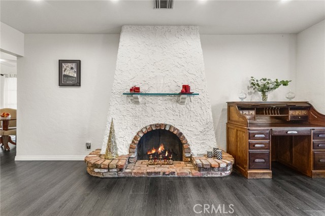 Detail Gallery Image 7 of 34 For 1817 N Hollywood, Burbank,  CA 91505 - 2 Beds | 1 Baths