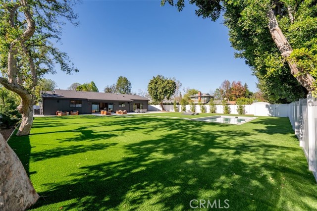 Detail Gallery Image 10 of 46 For 8960 Oak Park Ave, Northridge,  CA 91325 - 4 Beds | 3/1 Baths