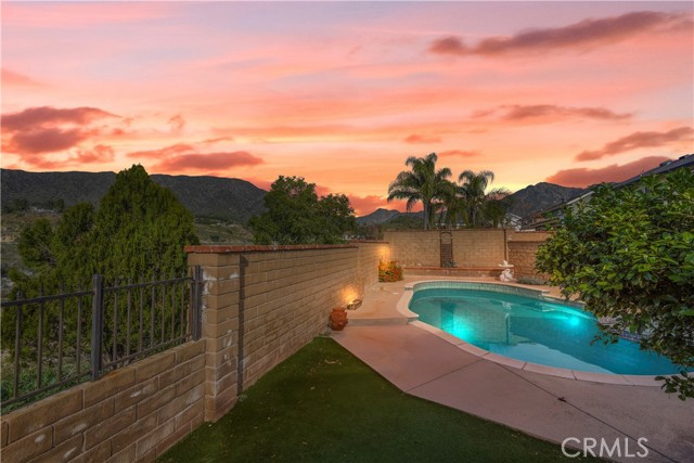 Detail Gallery Image 2 of 23 For 8545 Tujunga Valley, Sunland,  CA 91040 - 3 Beds | 3 Baths