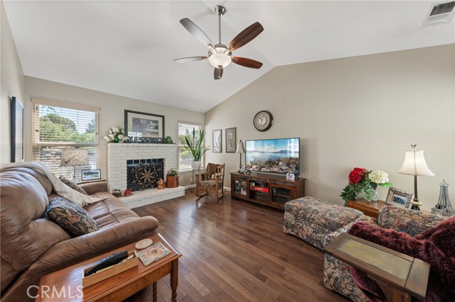 3498 Marina W Drive, Lakeport CA: https://media.crmls.org/medias/31f53412-5f1a-4132-bbd4-23b9758e0491.jpg