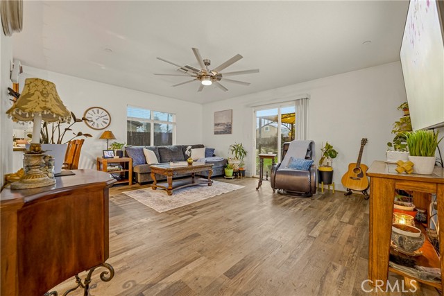 Detail Gallery Image 7 of 29 For 547 Blossom, Chowchilla,  CA 93610 - 3 Beds | 2 Baths