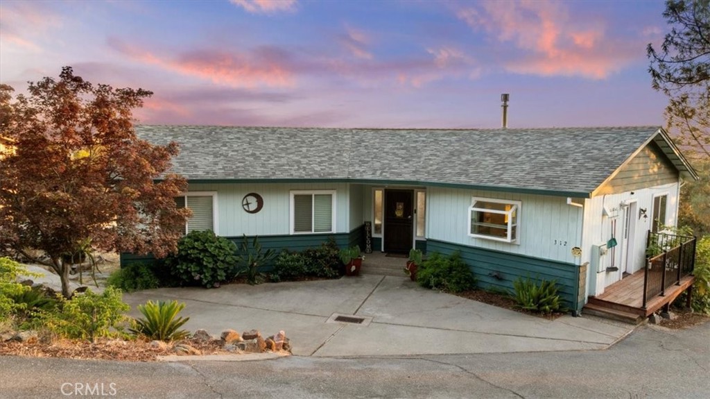 312 Skyline Boulevard
