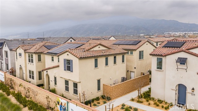 Detail Gallery Image 37 of 41 For 16667 Snowdrop #2,  Fontana,  CA 92336 - 4 Beds | 3 Baths