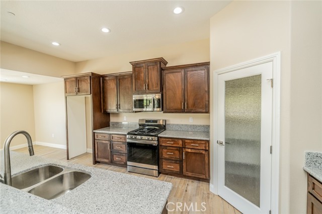 Detail Gallery Image 7 of 52 For 1525 Smoke Tree Rd, Pinon Hills,  CA 92372 - 4 Beds | 2 Baths