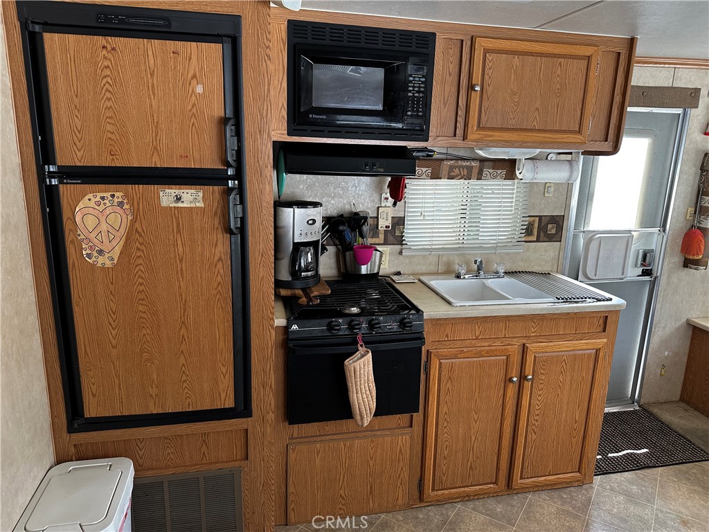 https://media.crmls.org/medias/31f714cf-fb87-4b0c-a180-87bf3d3544f0.jpg?preset=X-Large