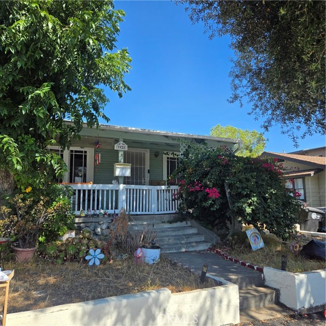 Detail Gallery Image 2 of 2 For 3928 La Crescenta Ave, La Crescenta,  CA 91020 - 2 Beds | 1 Baths