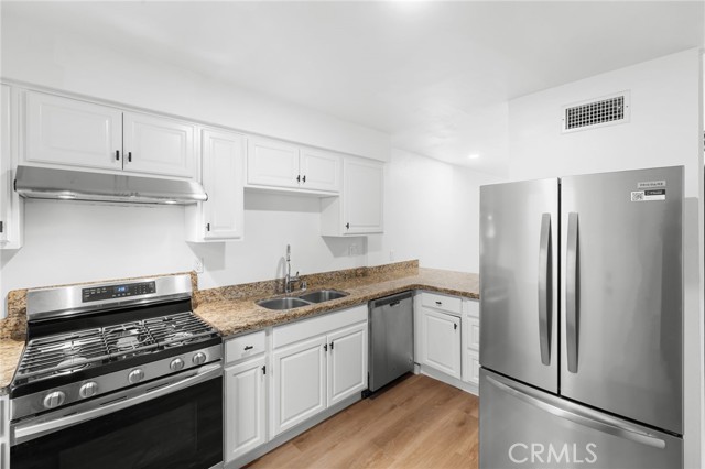 Detail Gallery Image 10 of 26 For 621 E Cedar a,  Burbank,  CA 91501 - 2 Beds | 1/1 Baths