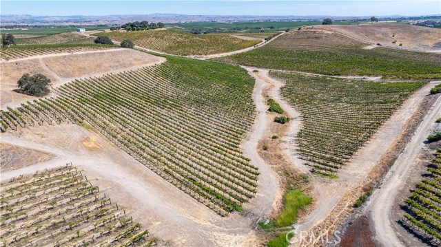 4825 Mill Road, Paso Robles CA: https://media.crmls.org/medias/31f916a1-07c2-4606-bac2-56ec59b03ee2.jpg
