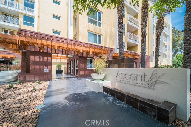 21301 Erwin Street, Woodland Hills CA: https://media.crmls.org/medias/31f9325d-7c29-41bb-b2ca-9650e5c2bb59.jpg
