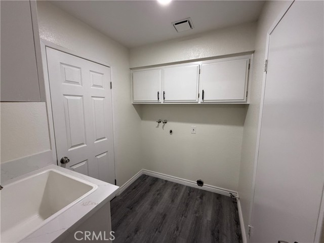 Detail Gallery Image 13 of 33 For 13577 Red Mahogany Dr, Moreno Valley,  CA 92553 - 3 Beds | 2/1 Baths