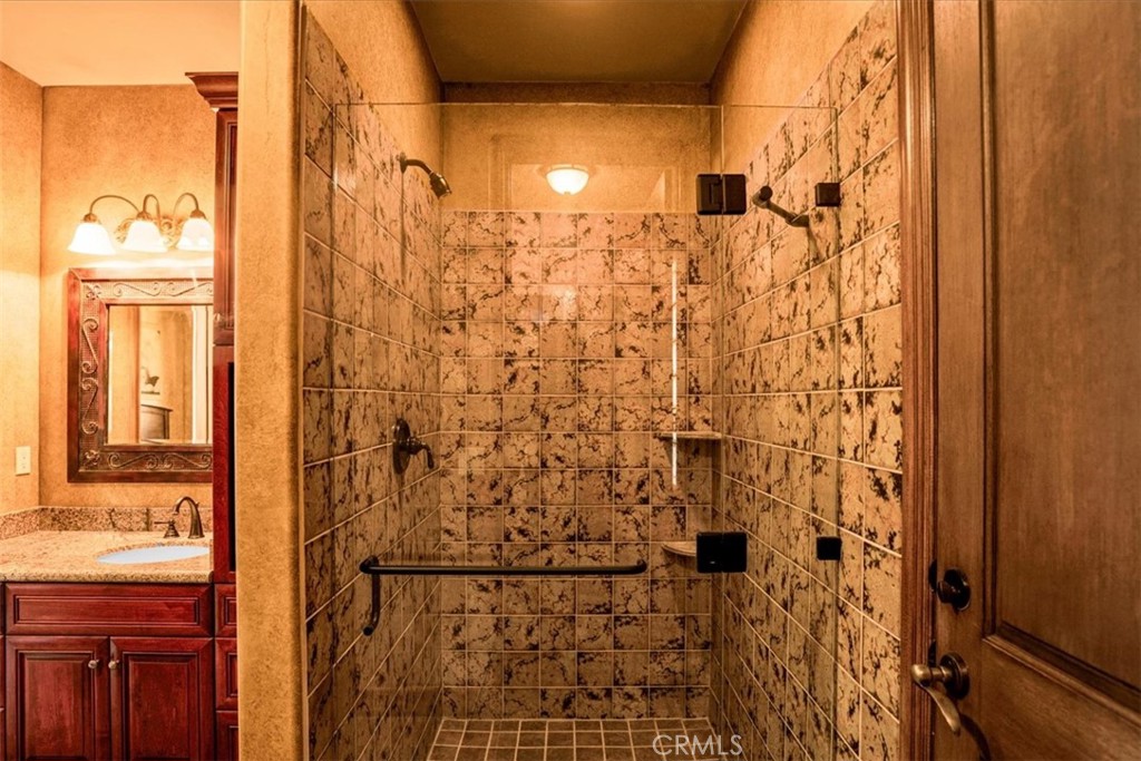 https://media.crmls.org/medias/31f9fe9d-427b-4aea-ad4c-7e7ed10ed94e.jpg?preset=X-Large