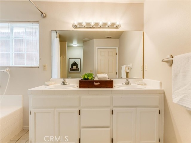 35 Aurora Way, Templeton CA: https://media.crmls.org/medias/31fb50df-7259-4f41-93a7-93f2b5462c07.jpg