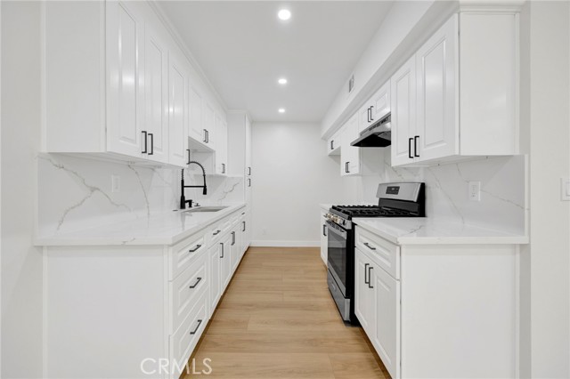 Detail Gallery Image 6 of 30 For 17303 Chatsworth St #4,  Granada Hills,  CA 91344 - 2 Beds | 1/1 Baths