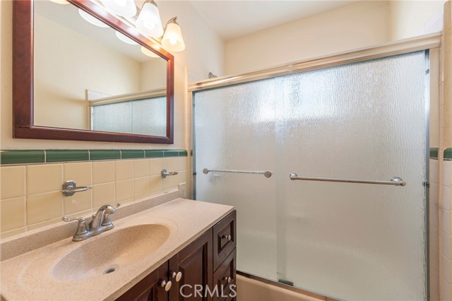 Detail Gallery Image 13 of 18 For 3407 Pearl St, Santa Monica,  CA 90405 - 3 Beds | 2 Baths