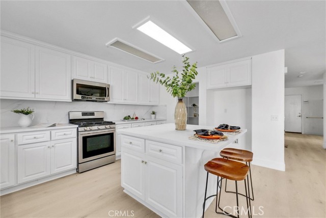 13812 Hollywood Avenue, Eastvale CA: https://media.crmls.org/medias/31fd15ee-b935-4287-a466-37e3f2d40720.jpg