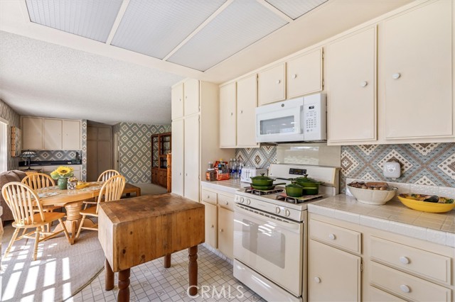 Detail Gallery Image 12 of 39 For 4466 Rainbow Ln, Yorba Linda,  CA 92886 - 4 Beds | 2/1 Baths