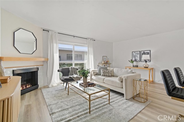 Detail Gallery Image 3 of 18 For 2411 Prospect #214,  Hermosa Beach,  CA 90254 - 2 Beds | 2 Baths