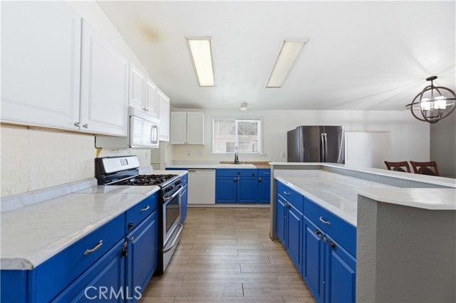 Detail Gallery Image 4 of 19 For 2016 Sonja #78,  Rosamond,  CA 93560 - 4 Beds | 2 Baths