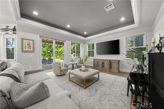 Image 21 of 47 For 6247 Ivar  