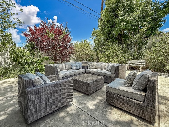 24017 Sylvan Street, Woodland Hills CA: https://media.crmls.org/medias/3201c6c6-2498-4187-8477-8b8e03a426e4.jpg