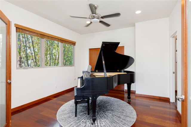 Detail Gallery Image 11 of 20 For 1542 Manhattan Beach Bld, Manhattan Beach,  CA 90266 - 4 Beds | 4 Baths