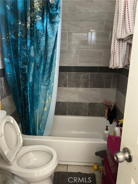 Detail Gallery Image 4 of 9 For 1831 W 3rd, Santa Ana,  CA 92703 - – Beds | – Baths