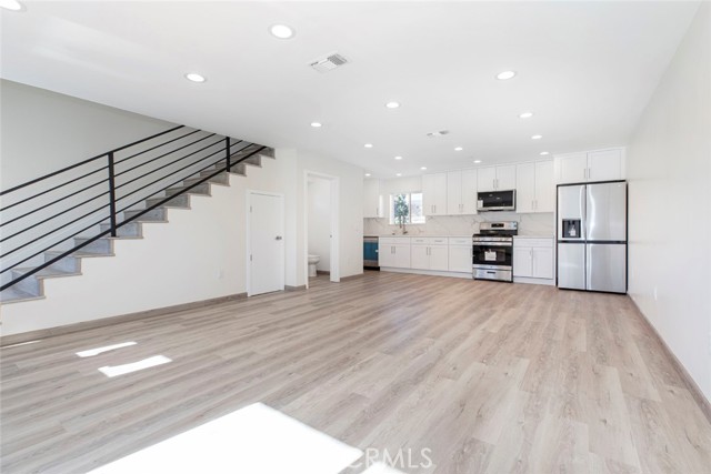 Detail Gallery Image 7 of 30 For 1754 N Berendo St #C,  Los Angeles,  CA 90027 - 3 Beds | 2/1 Baths
